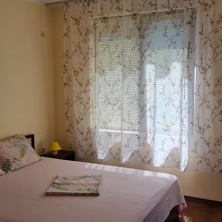 Apartment Lazur By The Sea Ravda Exterior photo