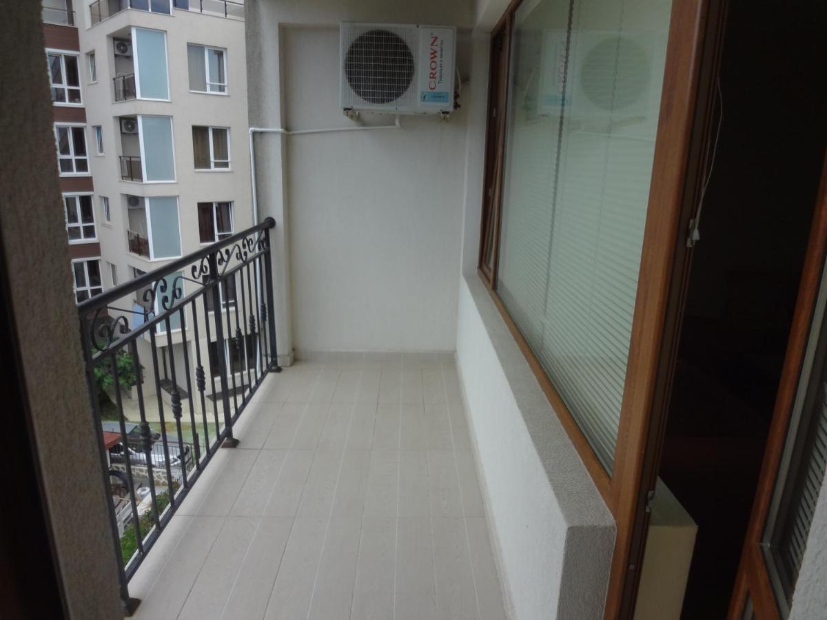 Apartment Lazur By The Sea Ravda Exterior photo