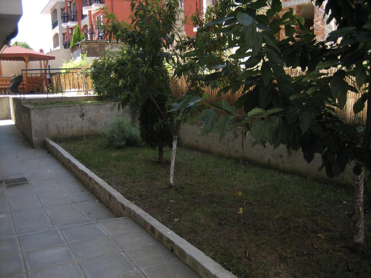 Apartment Lazur By The Sea Ravda Exterior photo